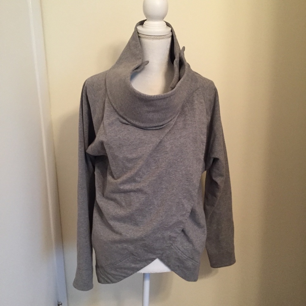 Lululemon cocoon wrap in gray, small